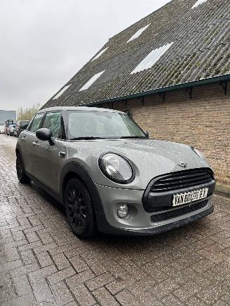 uszkodzony samochody osobowe Mini One Mini Mini 1.5 One 2019/4