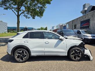 Schadeauto Volkswagen T-Roc R-Line 1.5eTSI IQ-Light Drive-Mode Camera Virtual Keyless Sfeerverl. Trekhaak 110KW / 150PK 2026/2