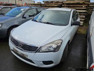 Salvage car Kia Cee d Cee'd (EDB5), Hatchback 5-drs, 2006 / 2012 1.6 CRDi 16V 2011/11
