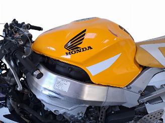 Honda CBR 900 RR picture 15
