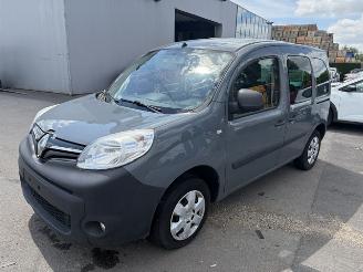 damaged passenger cars Renault Kangoo 5PL 2020/2
