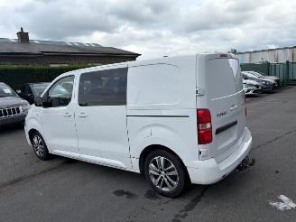 krockskadad bil bedrijf Peugeot Expert AUTOMAAT 5 SEATS 2022/10