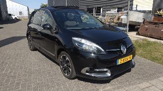 Vaurioauto  passenger cars Renault Mégane Scénic 1.6 dci Bose Panodak Clima Mooie Luxe auto! 2014/1
