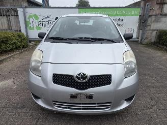 krockskadad bil auto Toyota Yaris 1.0 12V VVT-i Hatchback  Benzine 998cc 51kW (69pk) 2008/8
