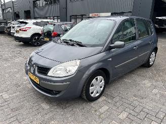 Damaged car Renault Scenic 1.6-16V Privilège Comfort 2006/10
