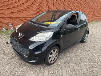 damaged passenger cars Peugeot 107 1.0 12V 5-DEURS 2010/1