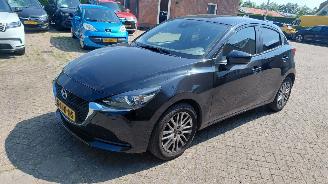 Coche accidentado Mazda 2 1.5i  90pk   airco navi 2020/2