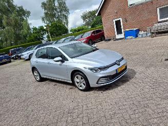 Unfallwagen Volkswagen Golf 1.0 hybrid  110pk automaat navi 2023/4