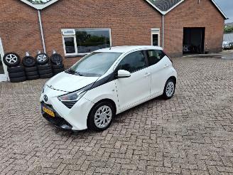 Schadeauto Toyota Aygo 1.0 vvti x play   navi  cruiscontral airco 2021/5