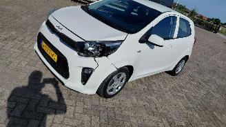 krockskadad bil auto Kia Picanto 1.0 dpi  5drs airco 2022/11