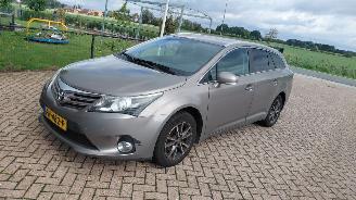 Vaurioauto  passenger cars Toyota Avensis 1.8 vtti  automaat  navi 2015/2