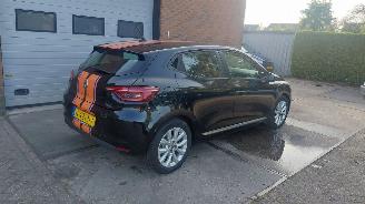 Schadeauto Renault Clio 0.9 tce  tce navi 5drs 74kw clima 2021/11