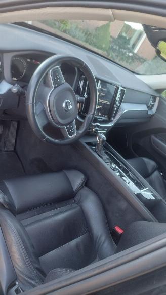 Unfallwagen Volvo Xc-60 2.0  awd   automaat  197pk leer  navi 2020/1