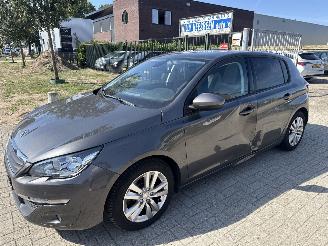 krockskadad bil auto Peugeot 308 1.2 PURE TECH EXECUTIVE LICHTE SCHADE! BOUWJAAR 2016 3999 EURO 2016/9