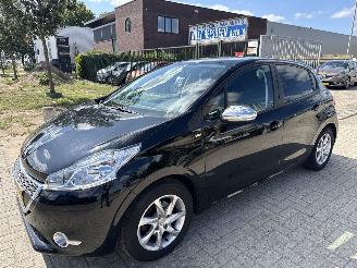  Peugeot 208 1.2 PURETECH STYLE LICHTE SCHADE! 99065 NAP 2015  2850 EURO 2015/5