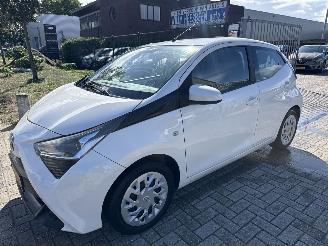skadebil auto Toyota Aygo 1.0 X PLAY AUTOMAAT 2e EIGENAAR 46692 NAP BOUWJAAR 2020 8150 2020/9
