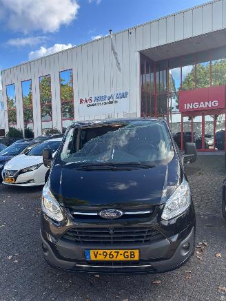 Vaurioauto  passenger cars Ford Transit CUSTOM 290 2.0 TDCI L2H1TDC 2017/4