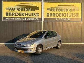 Autoverwertung Peugeot 206 206 (2A/C/H/J/S), Hatchback, 1998 / 2012 1.4 16V 2004/7