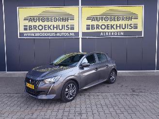 Damaged car Peugeot 208 1.2 PureTech Active Pack 2021/11