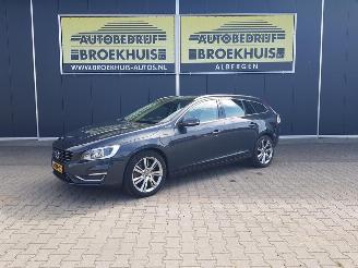 Coche accidentado Volvo V-60 2.4 D6 AWD Plug-In Hybrid Summum 2013/12