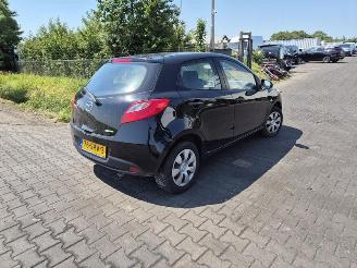 Uttjänta bilar auto Mazda 2 1.3 2011/11