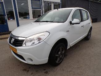 uszkodzony samochody osobowe Dacia Sandero Laurtate 1.2-16v 2011/10