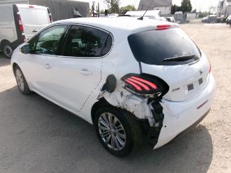 Peugeot 208 1.2 Allure 5 DRS picture 5