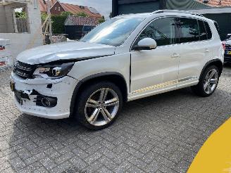 skadebil auto Volkswagen Tiguan 4Motion 1.4 TSi Sport&Style R-line Edition.pano/leer 2014/2