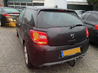 Citroën DS3 e-HDI 1.6 So Chic picture 26