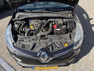 Renault Clio Limited 0.9 TCe station picture 16