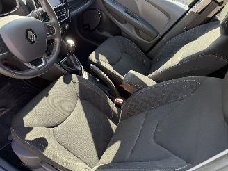 Renault Clio Limited 0.9 TCe station picture 20