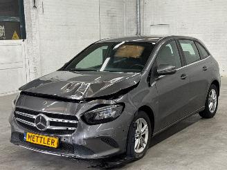 skadebil auto Mercedes B-klasse 1.3 B-180 Turbo 16V Hatchback  Benzine 1.332cc 100kW (136pk) FWD 2020/1