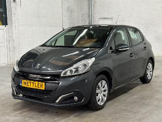 Damaged car Peugeot 208 1.2 Vti 12V PureTech 82 Hatchback  Benzine 1.199cc 60kW (82pk) FWD 2017/4