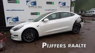 Vaurioauto  passenger cars Tesla Model 3 Model 3, Sedan, 2017 Long Range 72kWh 2019/9
