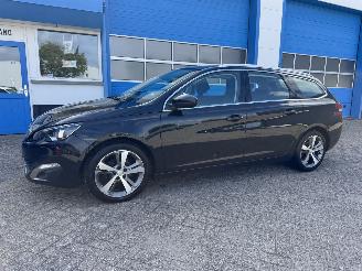 Vaurioauto  passenger cars Peugeot 308 1.2 AUTOMAAT  ALLURE 2016/6