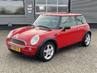 uszkodzony samochody osobowe Mini Mini 1.6 ONE 2002/1