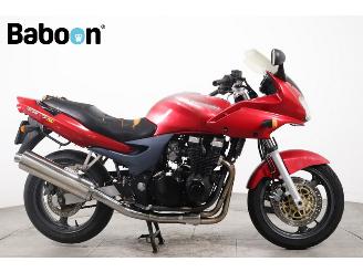 skadebil motor Kawasaki  ZR-7 S 2001/10