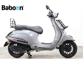 skadebil bromfiets Vespa  Sprint 25KM 2019/5
