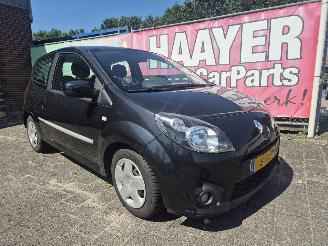 Vaurioauto  passenger cars Renault Twingo 1.5 dci dynamic 2011/7