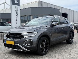 damaged passenger cars Volkswagen T-Roc 1.0 TSI Life Edition 2024/10