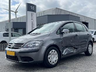 krockskadad bil auto Volkswagen Golf plus 1.4 FSI Bus.line 2005/11
