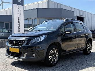 Vaurioauto  passenger cars Peugeot 2008 1.2 PureTech Allure 2017/9