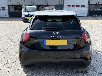 Mini Cooper Cooper E Classic L 40.7 kWh PANO AUTOMAAT picture 5