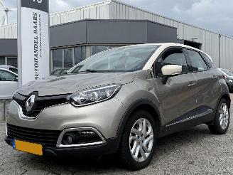 Schadeauto Renault Captur 1.2 TCe Dynamique AUTOMAAT NAP!!!!! 2013/9