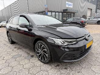 damaged passenger cars Volkswagen Golf Variant 1.0 eTSI Life Business 2023/1