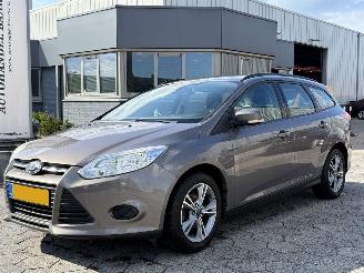 krockskadad bil auto Ford Focus Wagon 1.0 EcoBoost Edition 2014/12