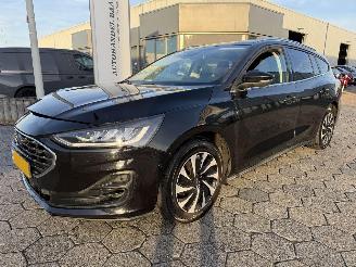 Vaurioauto  passenger cars Ford Focus Wagon 1.0 EcoBoost Hybrid Titanium Style 2022/8