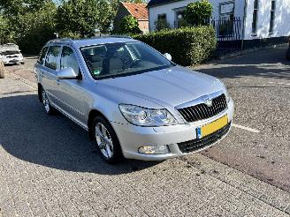 skadebil auto Skoda Octavia 1.2 TSi  AUTOMAAT 2010/10