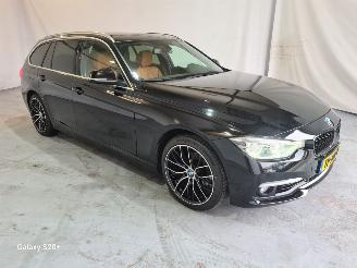 krockskadad bil auto BMW 3-serie 318i Luxury Edition 2018/10