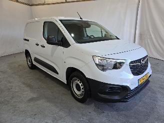 skadebil bedrijf Opel Combo 1.2 PT 110 SenS L1 2024/6